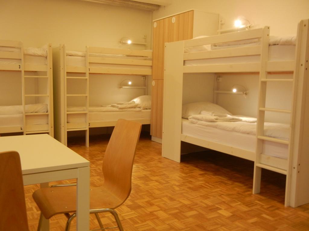 C - Punkt Hostel Λιουμπλιάνα Εξωτερικό φωτογραφία